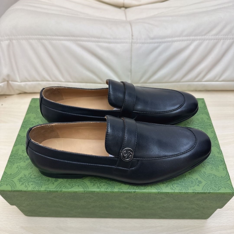 G*u*i leather shoes